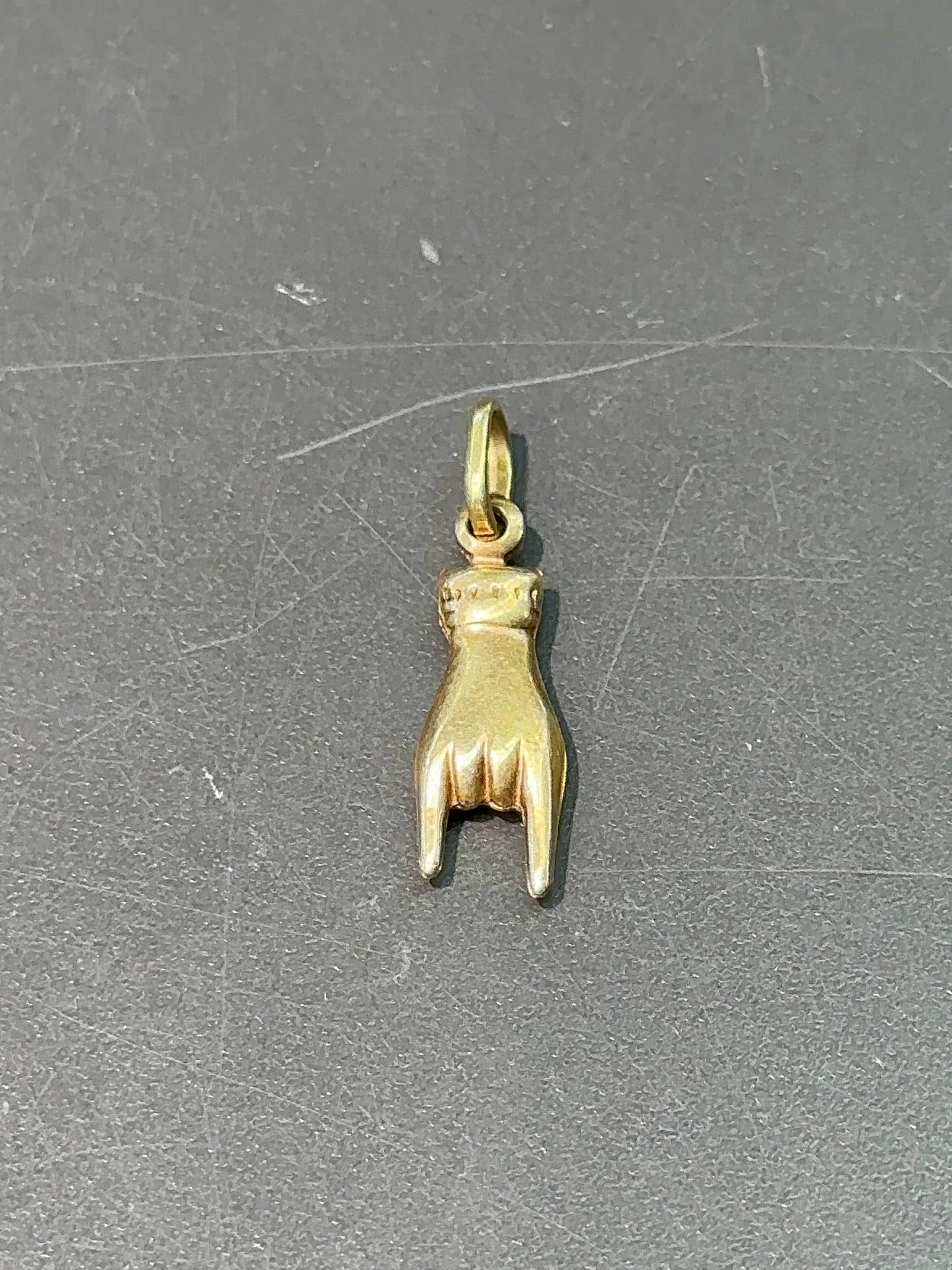 18K Gold Hollow Figa Arm Charm