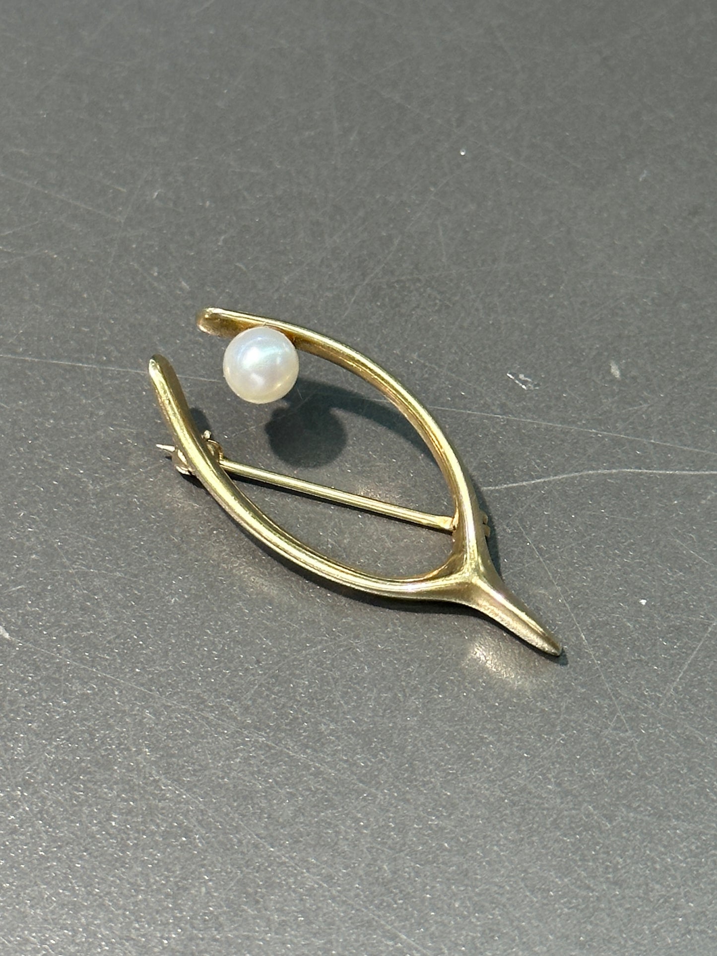 Vintage 14K Gold Pearl Wishbone Brooch