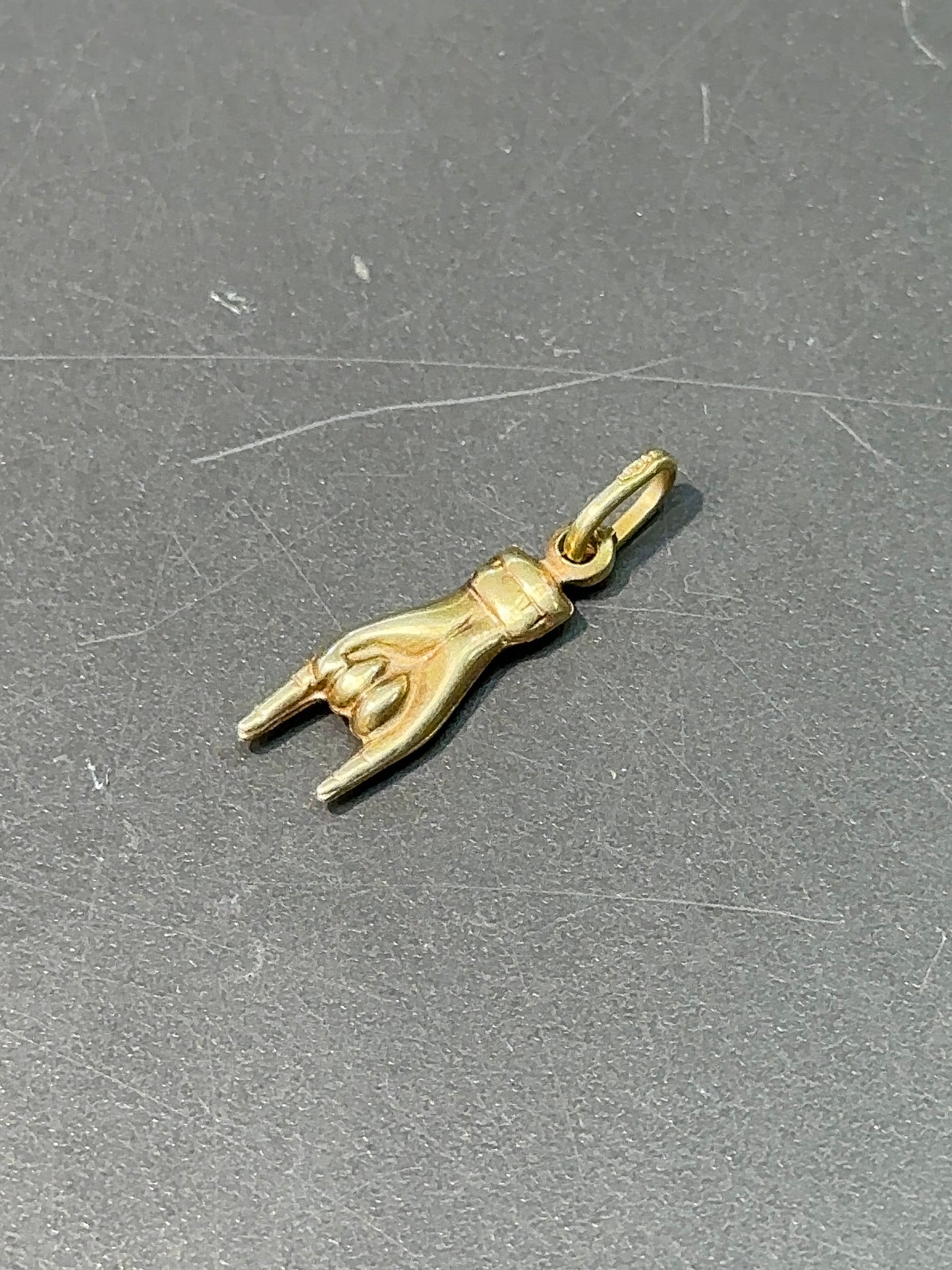 18K Gold Hollow Figa Arm Charm