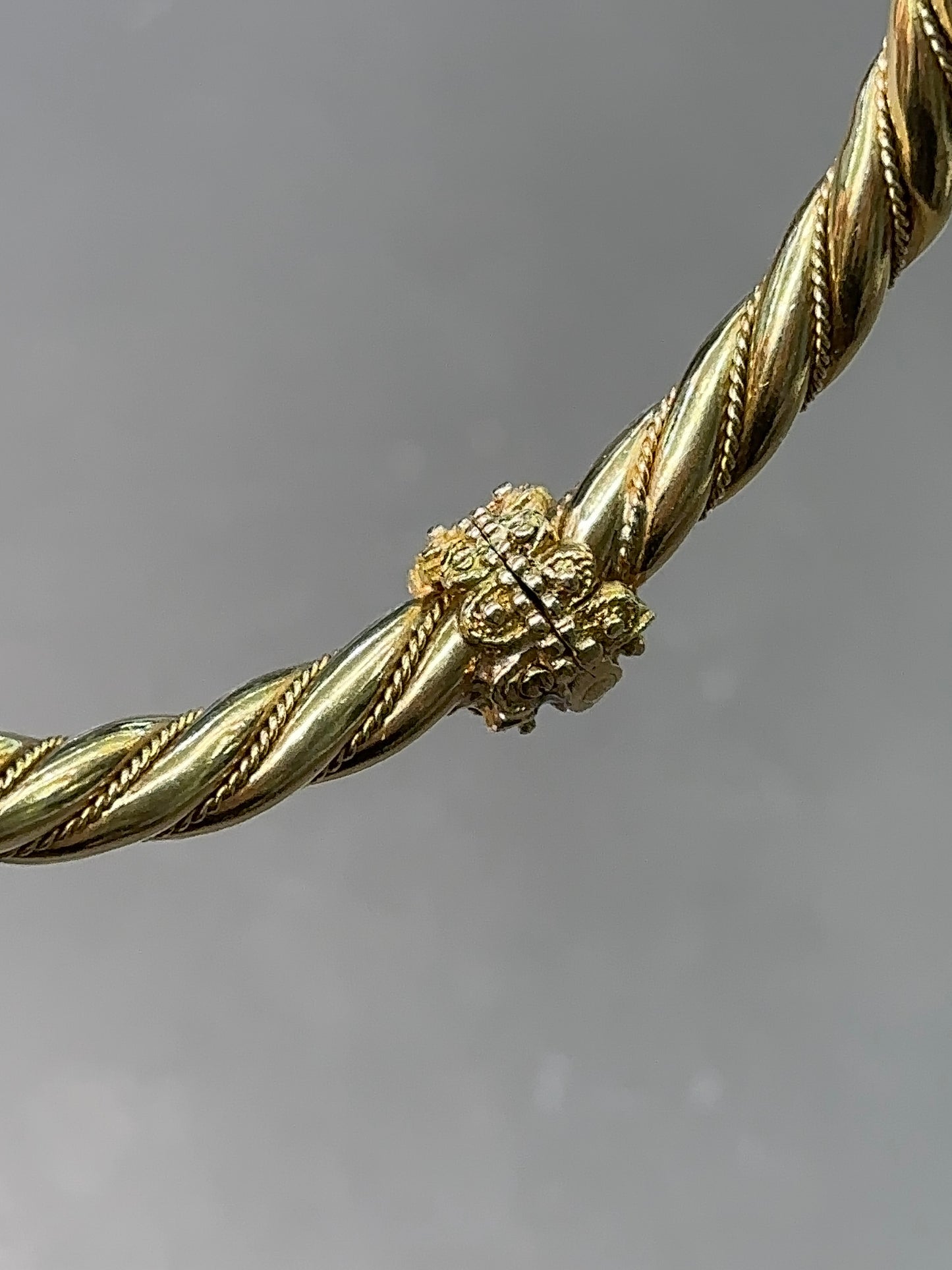 Bracelet à charnière double tête de lion vintage en or 18 carats