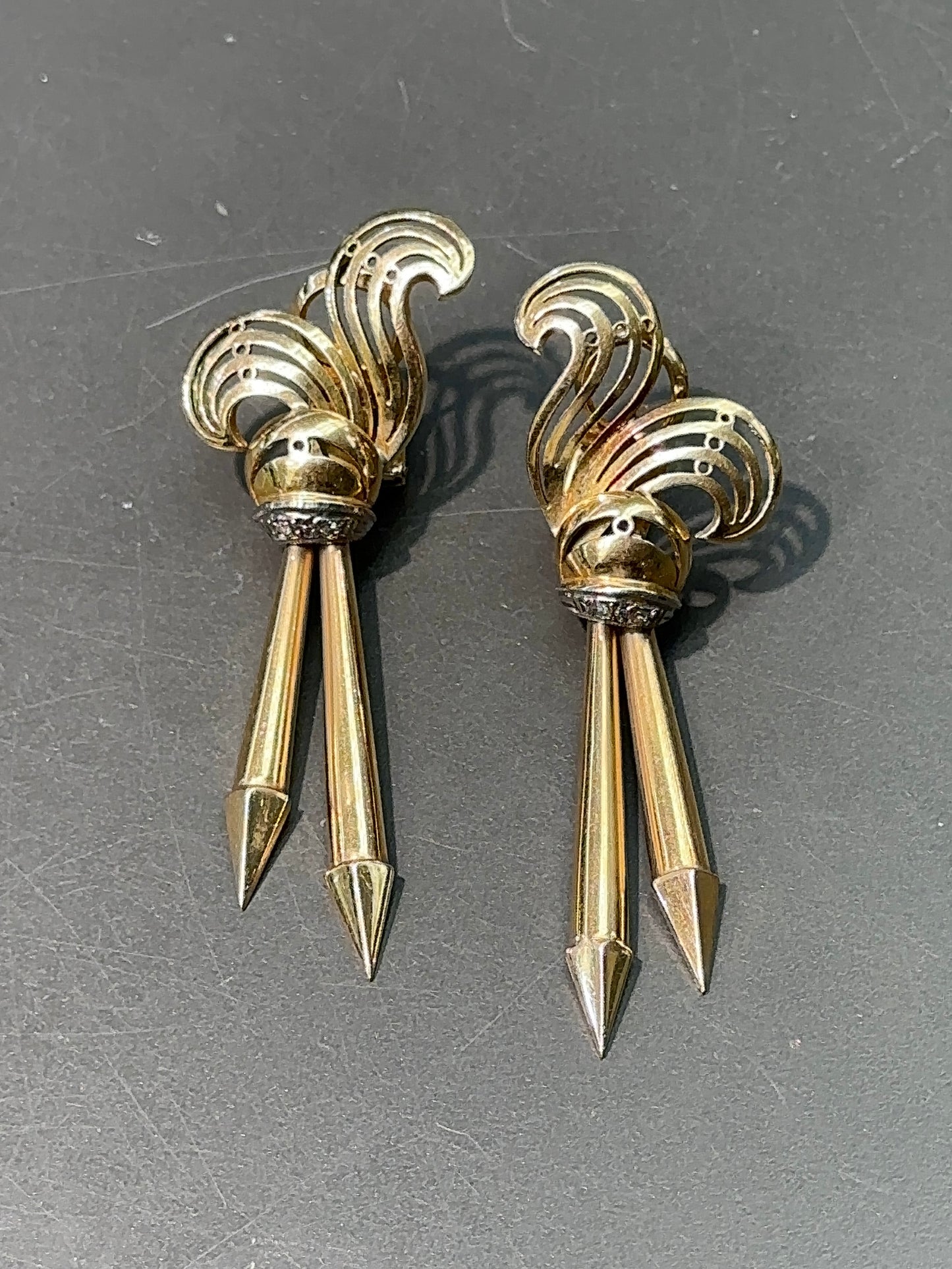 Boucle d'oreille rétro en or jaune 18 carats avec pampilles et diamants