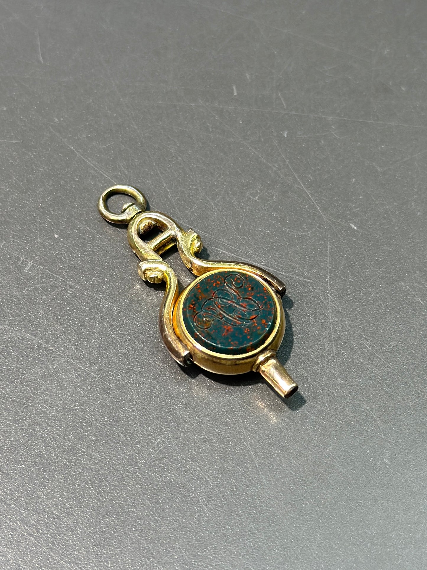 维多利亚风格 15CT 黄金硬石字母“RA”“AR”怀表钥匙吊坠