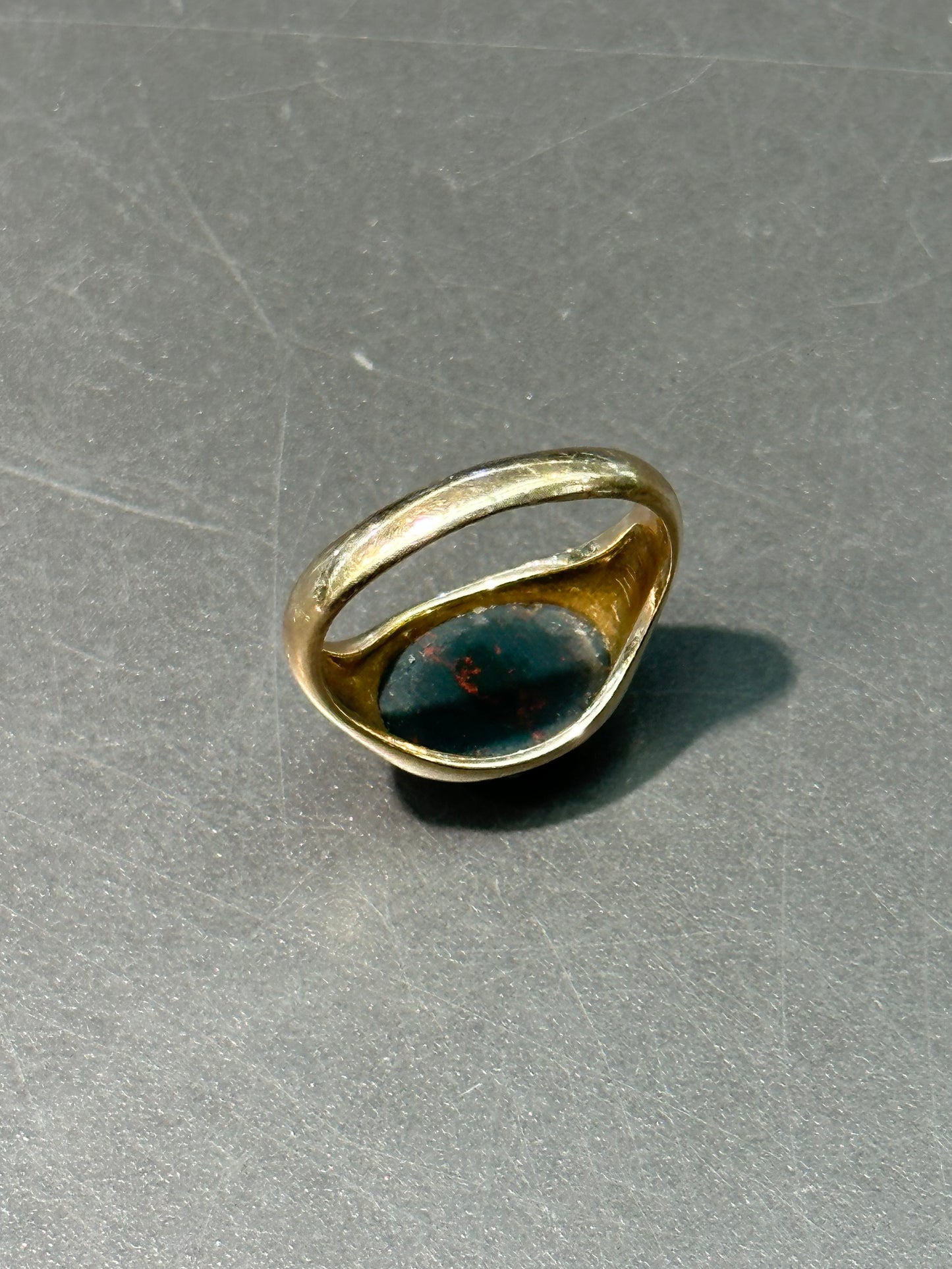 Bague chevalière vintage en or 14 carats avec pierre de sang