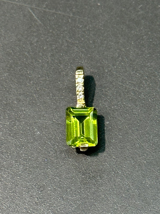 14K Gold Peridot and Diamond Pendant