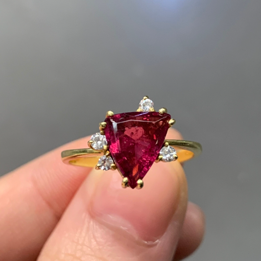 Bague en or 18 carats avec tourmaline naturelle et diamants