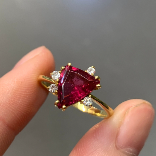 Bague en or 18 carats avec tourmaline naturelle et diamants