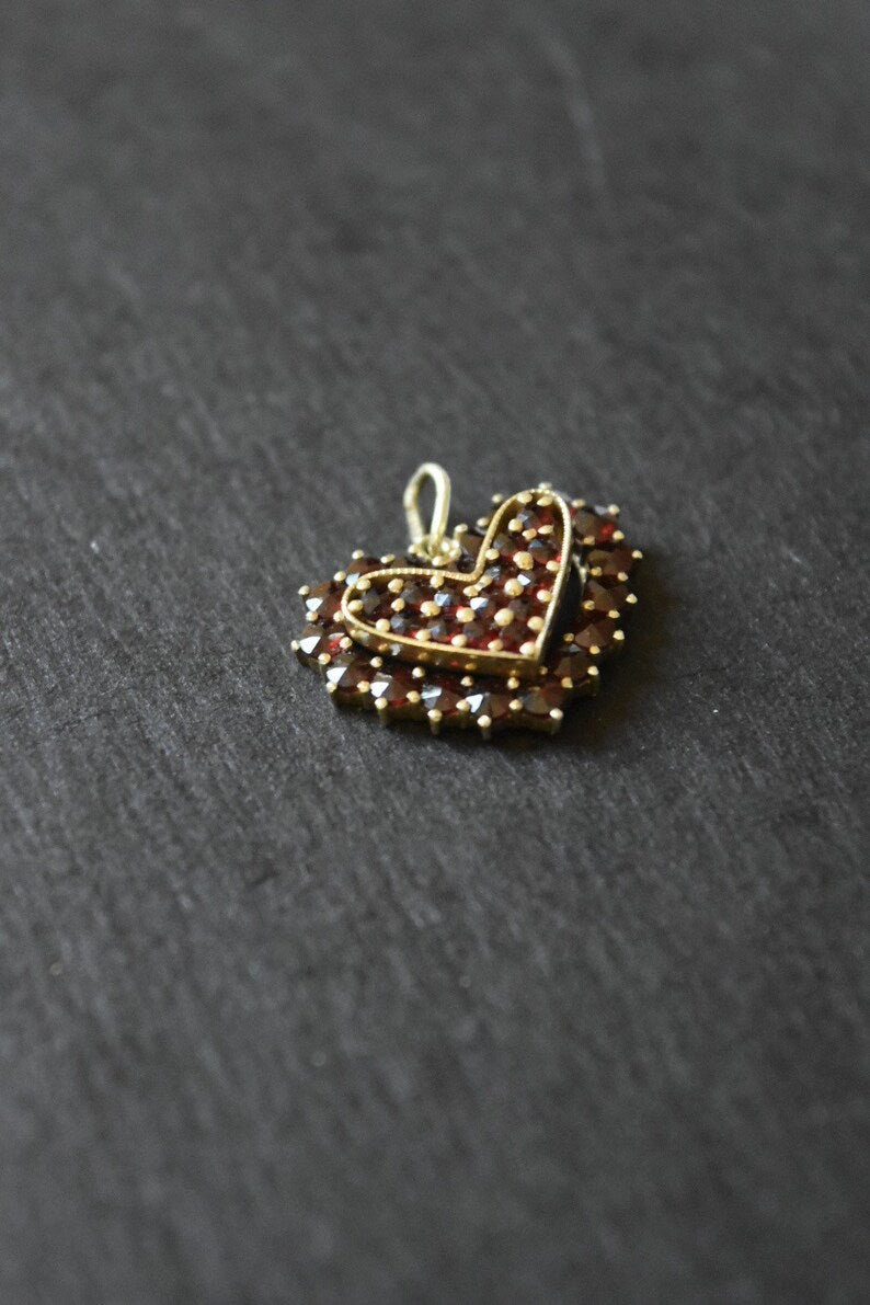 Vintage 14K Gold Faceted Garnet Articulate Double Heart Charm