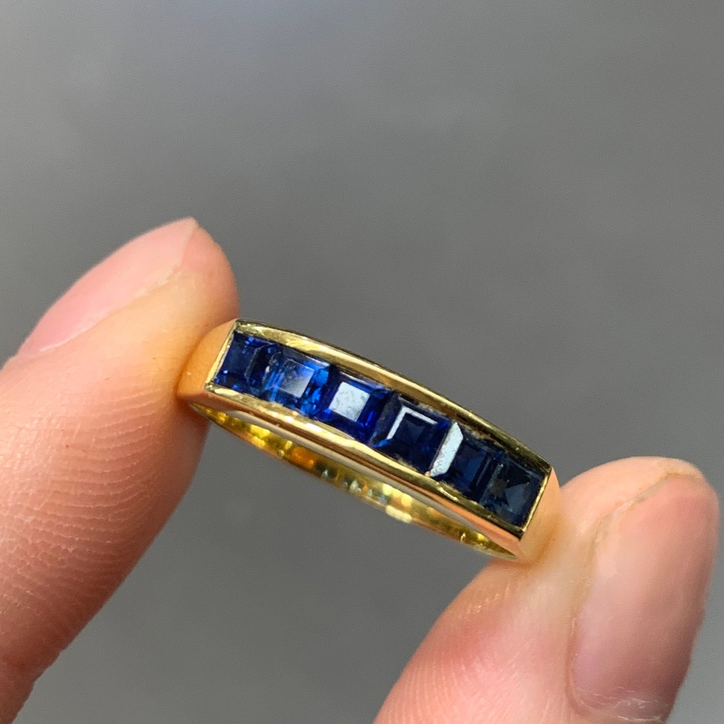 Vintage 18K Gold Natural Blue Calibre Cut Sapphire Stackable Ring