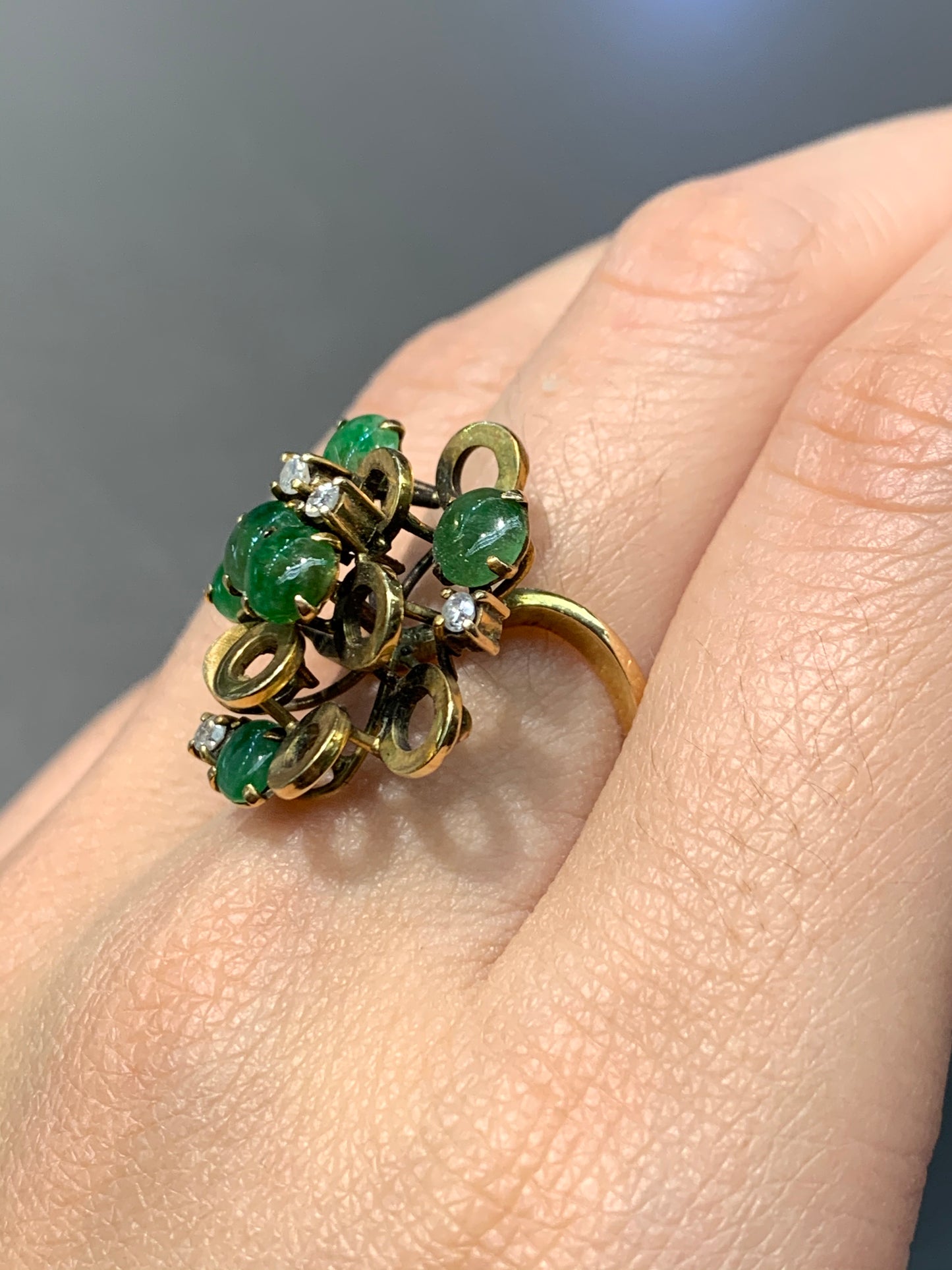 Bague de déclaration en spirale vintage en or 18 carats avec cabochon de jade et diamants