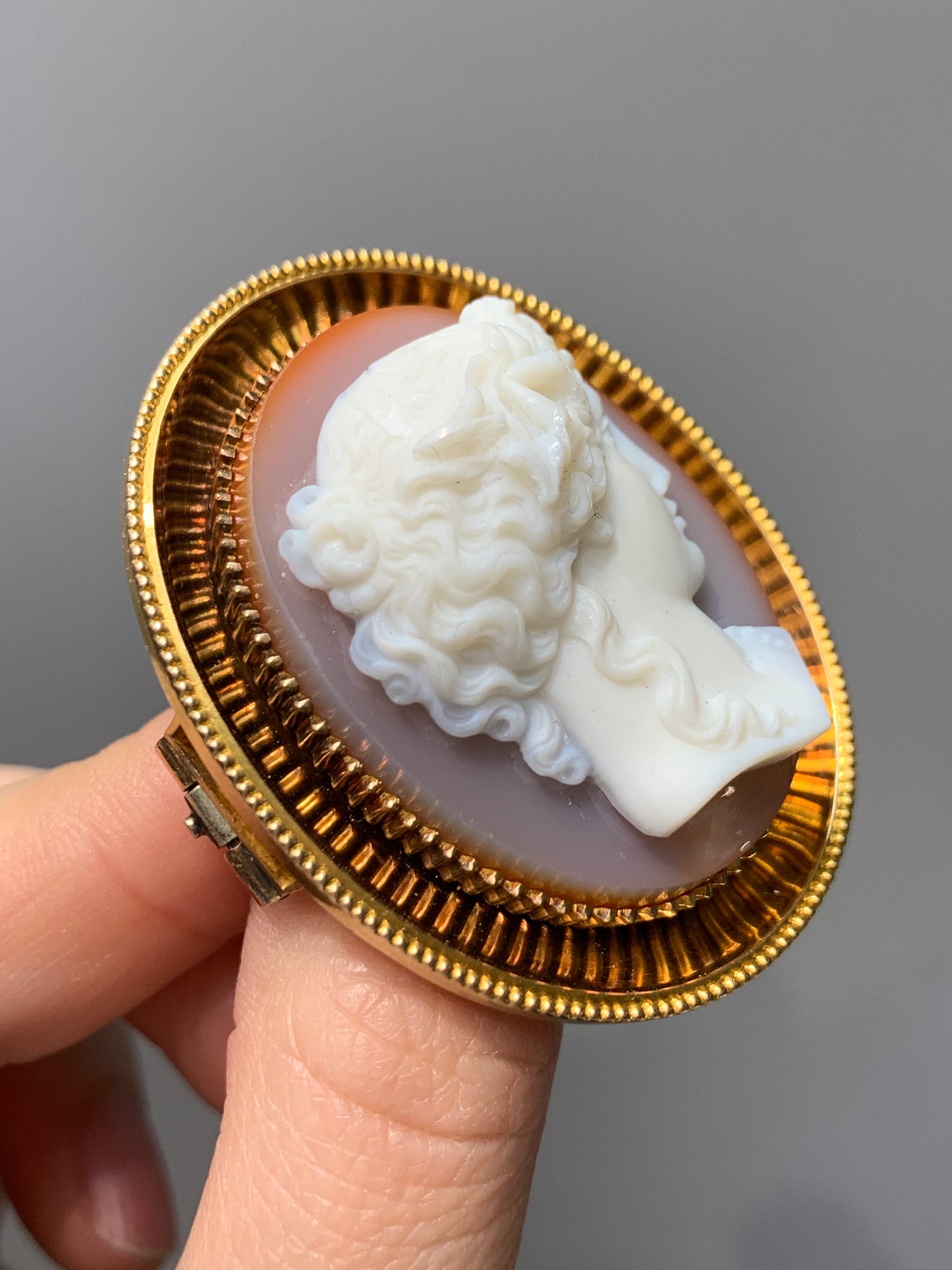 维多利亚风格 14K 金浮雕镜面凹面胸针吊坠