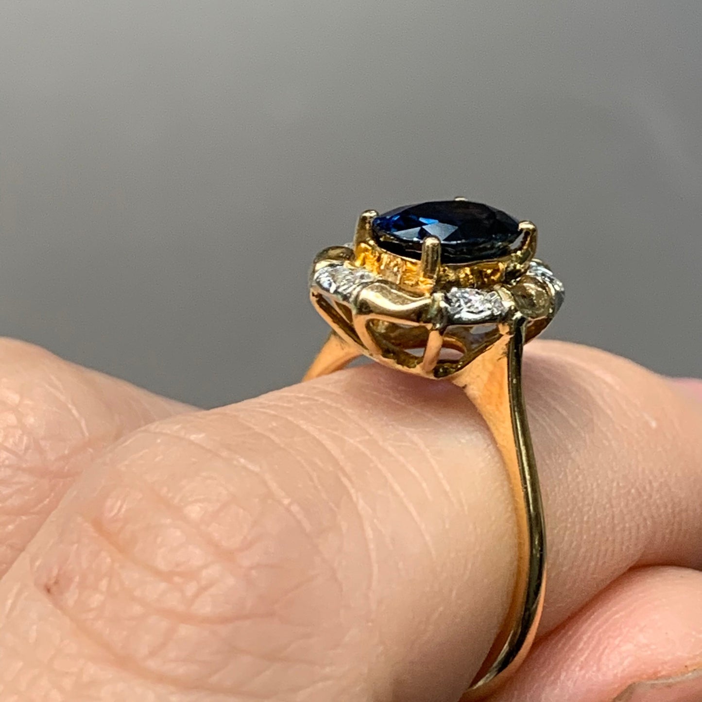 Vintage 18K Gold and Platinum Natural Sapphire and Diamond Cocktail Bi-Tone Ring