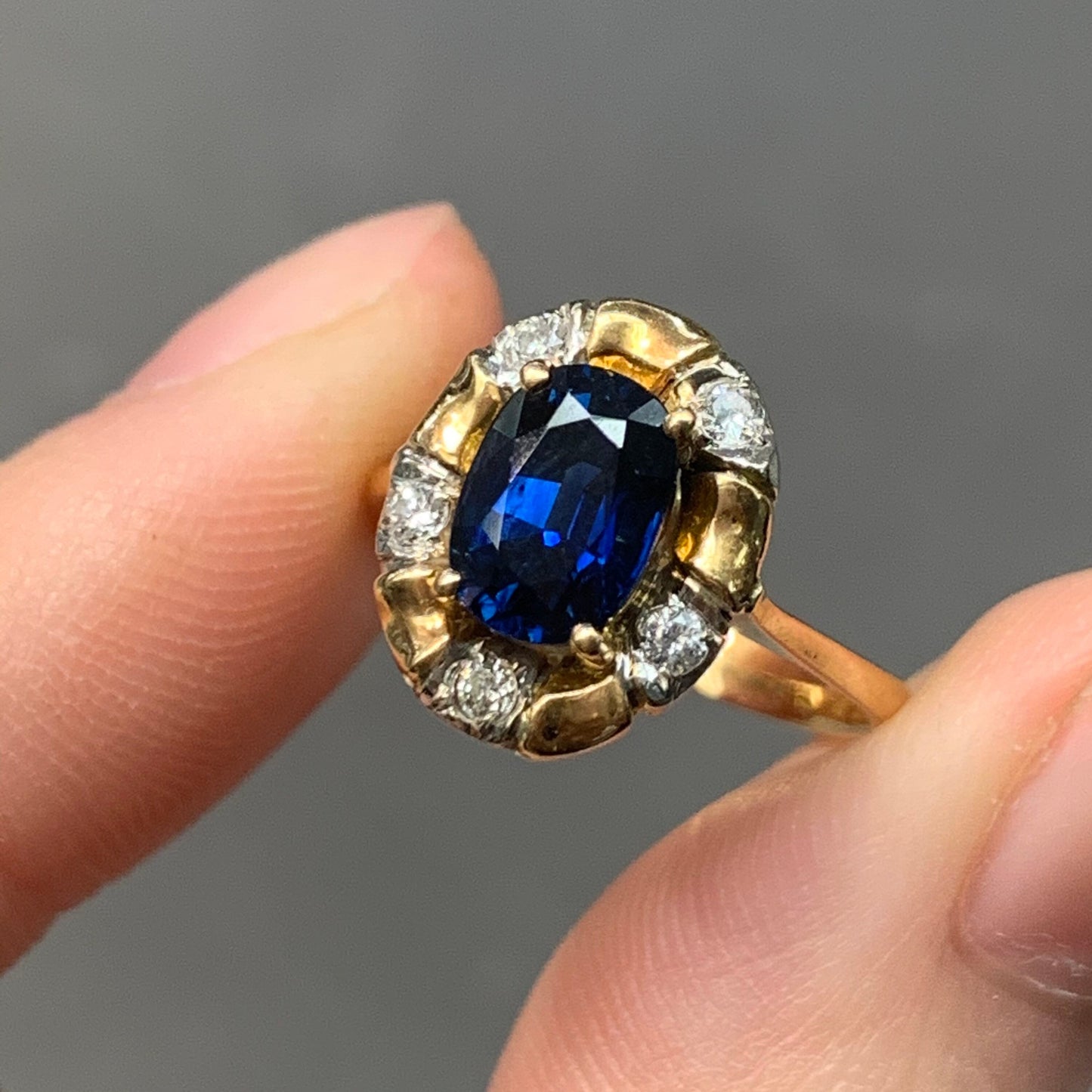 Vintage 18K Gold and Platinum Natural Sapphire and Diamond Cocktail Bi-Tone Ring