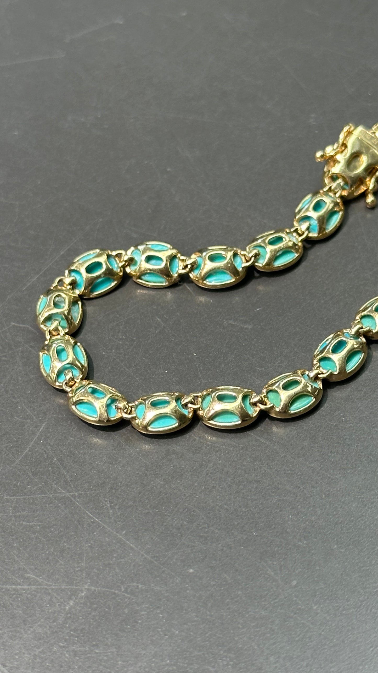 En réserve pour Karen Bracelet de tennis cabochon turquoise en or 14 carats