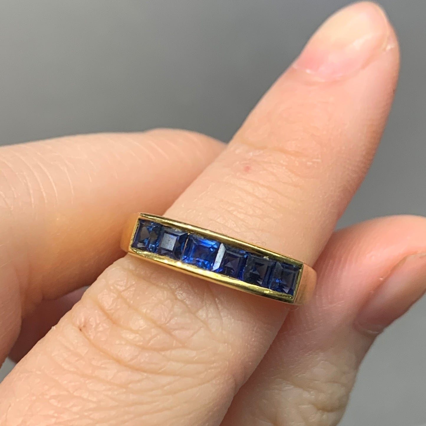 Vintage 18K Gold Natural Blue Calibre Cut Sapphire Stackable Ring