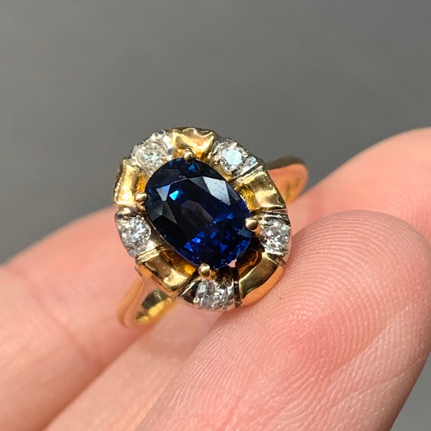 Vintage 18K Gold and Platinum Natural Sapphire and Diamond Cocktail Bi-Tone Ring