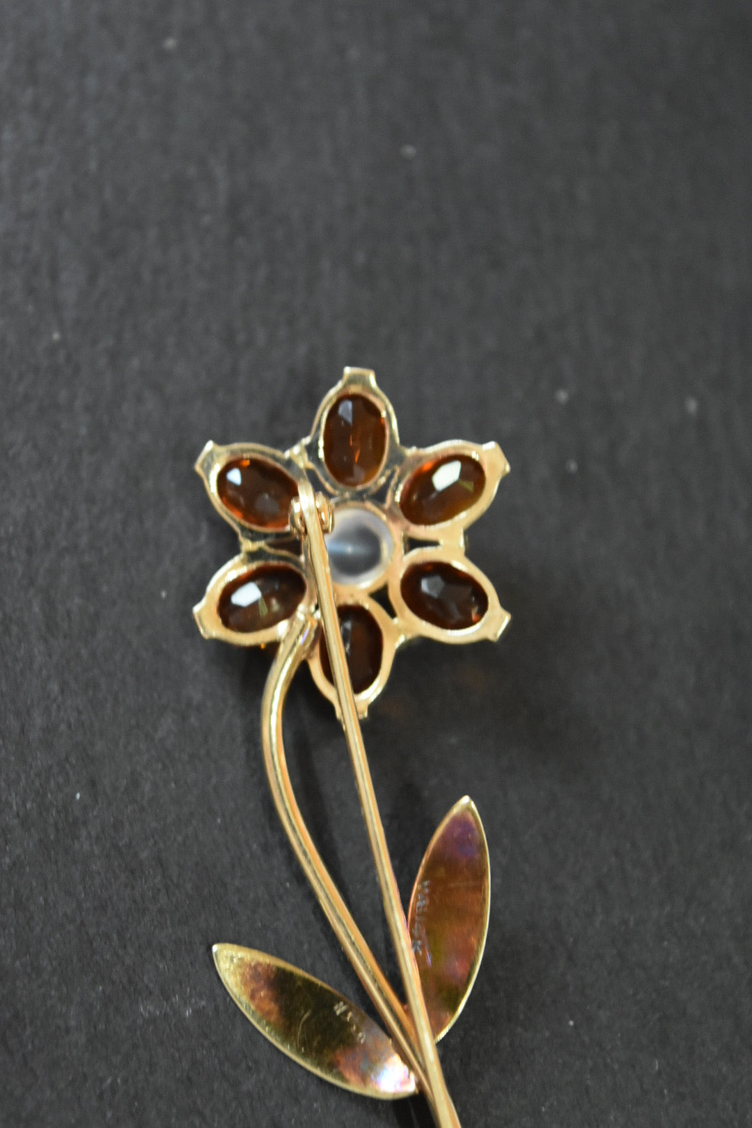 broche vintage en or 14 carats citrine et pierre de lune marguerite