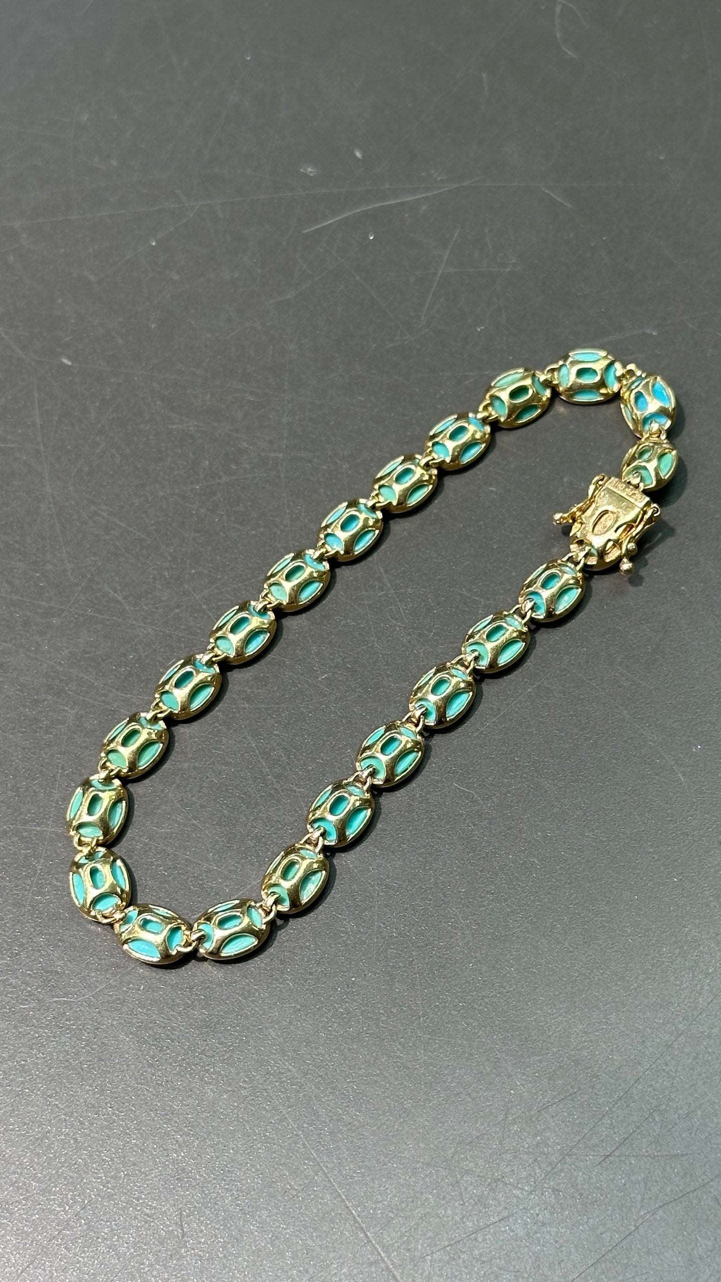 En réserve pour Karen Bracelet de tennis cabochon turquoise en or 14 carats