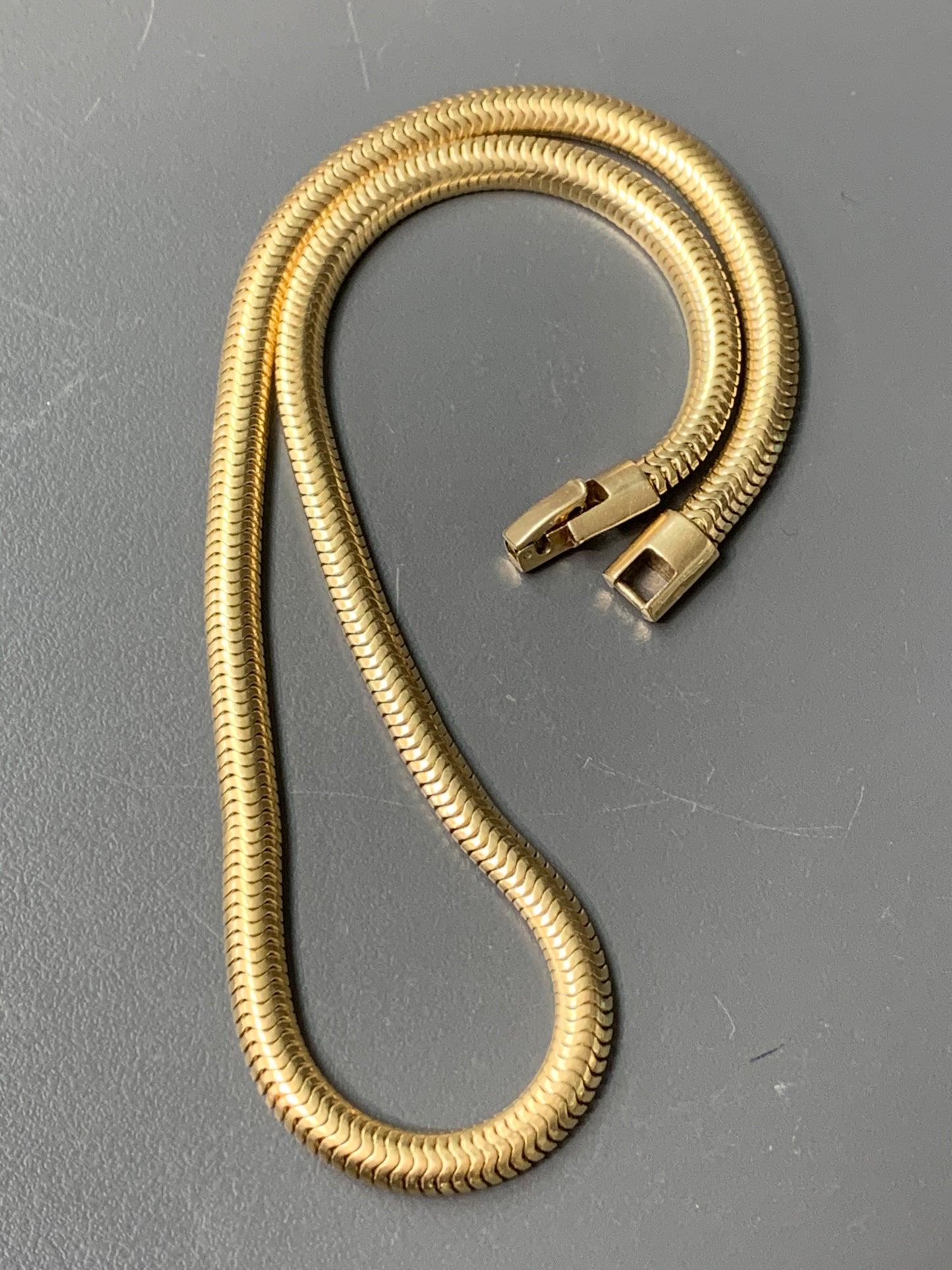 Collier vintage en chaîne serpent en or 14 carats de 16 po