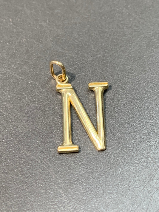 Breloque initiale « N » en or 14 carats