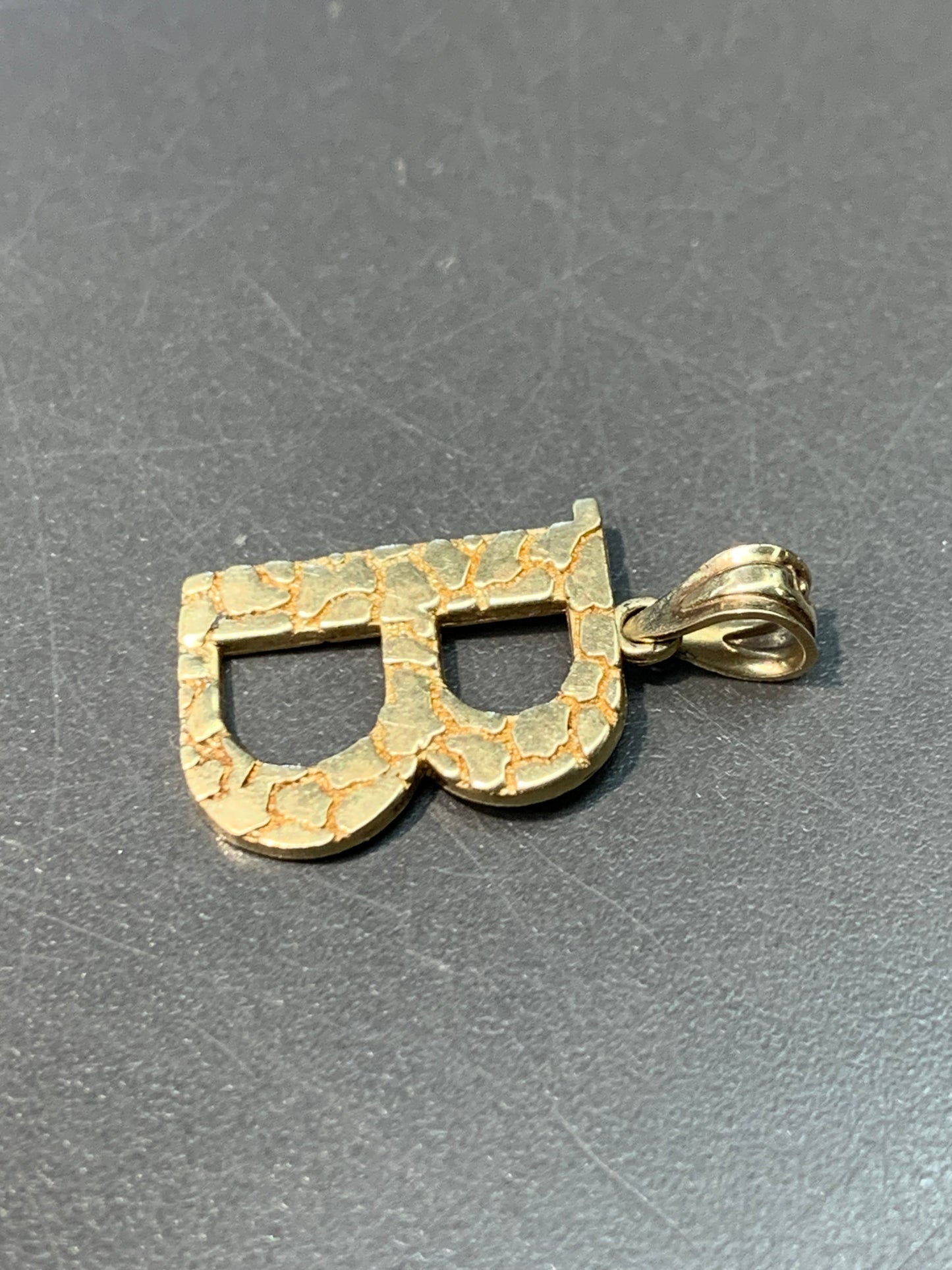 Vintage 10K Gold “B” Capital Initial Pebble Print Charm