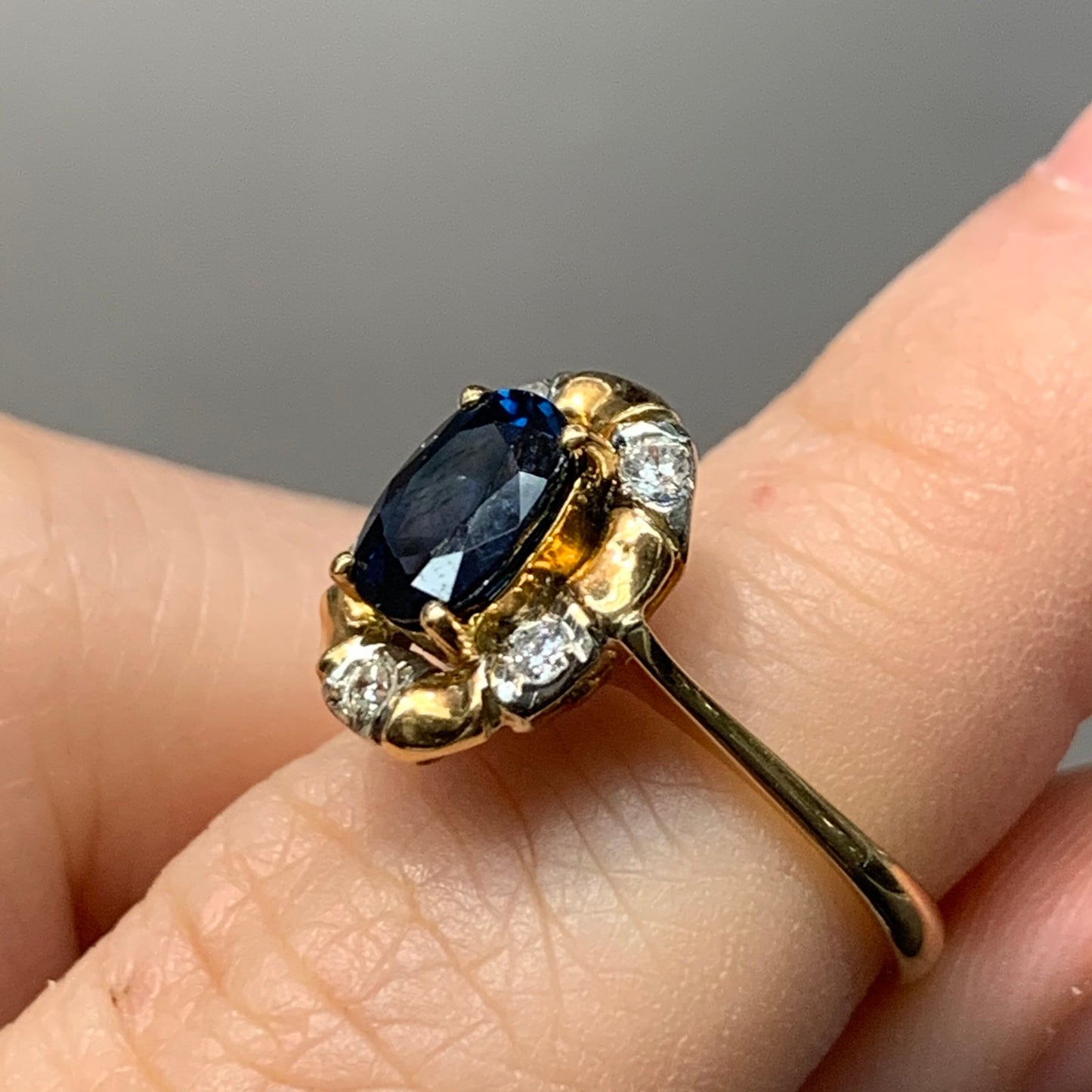 Vintage 18K Gold and Platinum Natural Sapphire and Diamond Cocktail Bi-Tone Ring