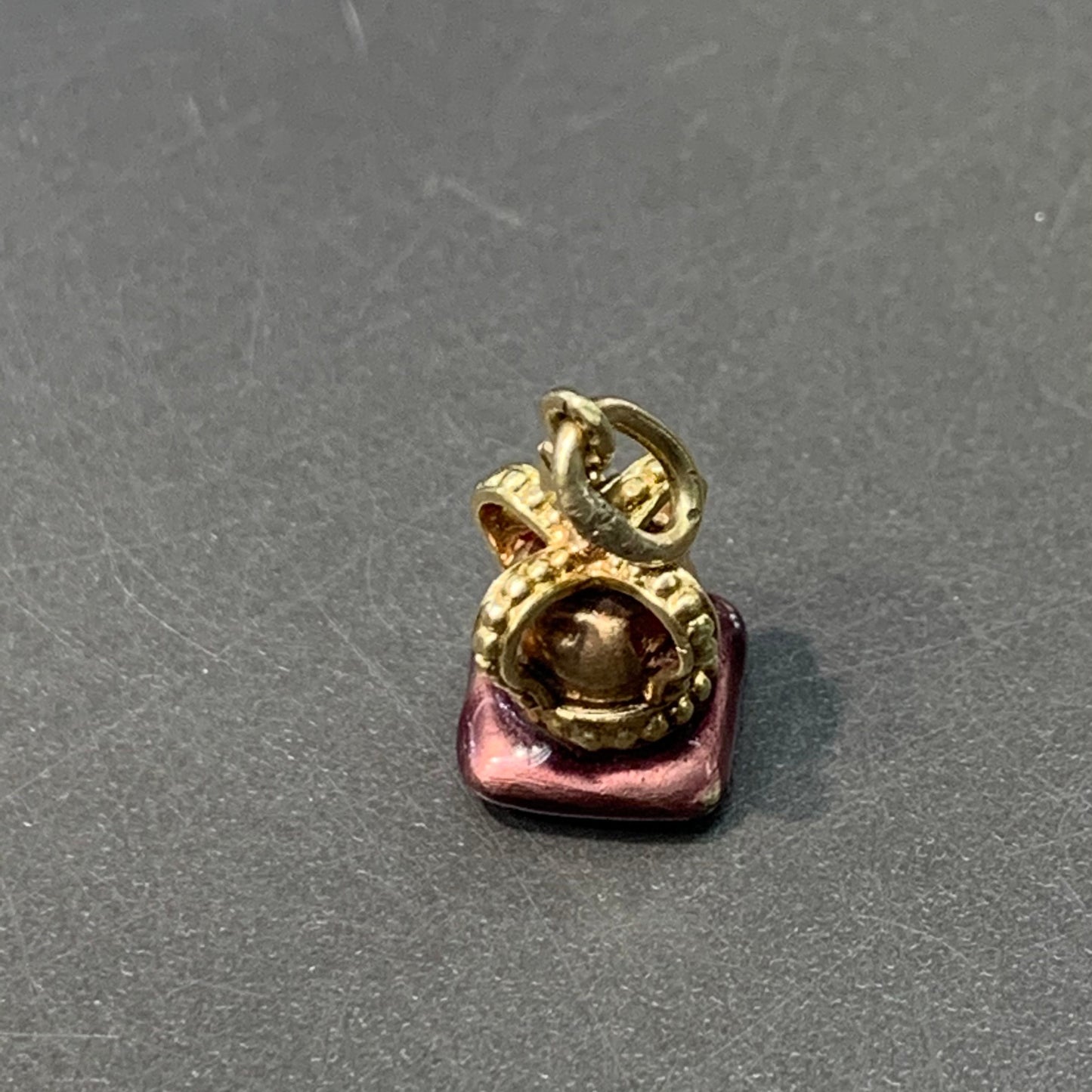 复古 14K 黄色珐琅皇冠吊饰