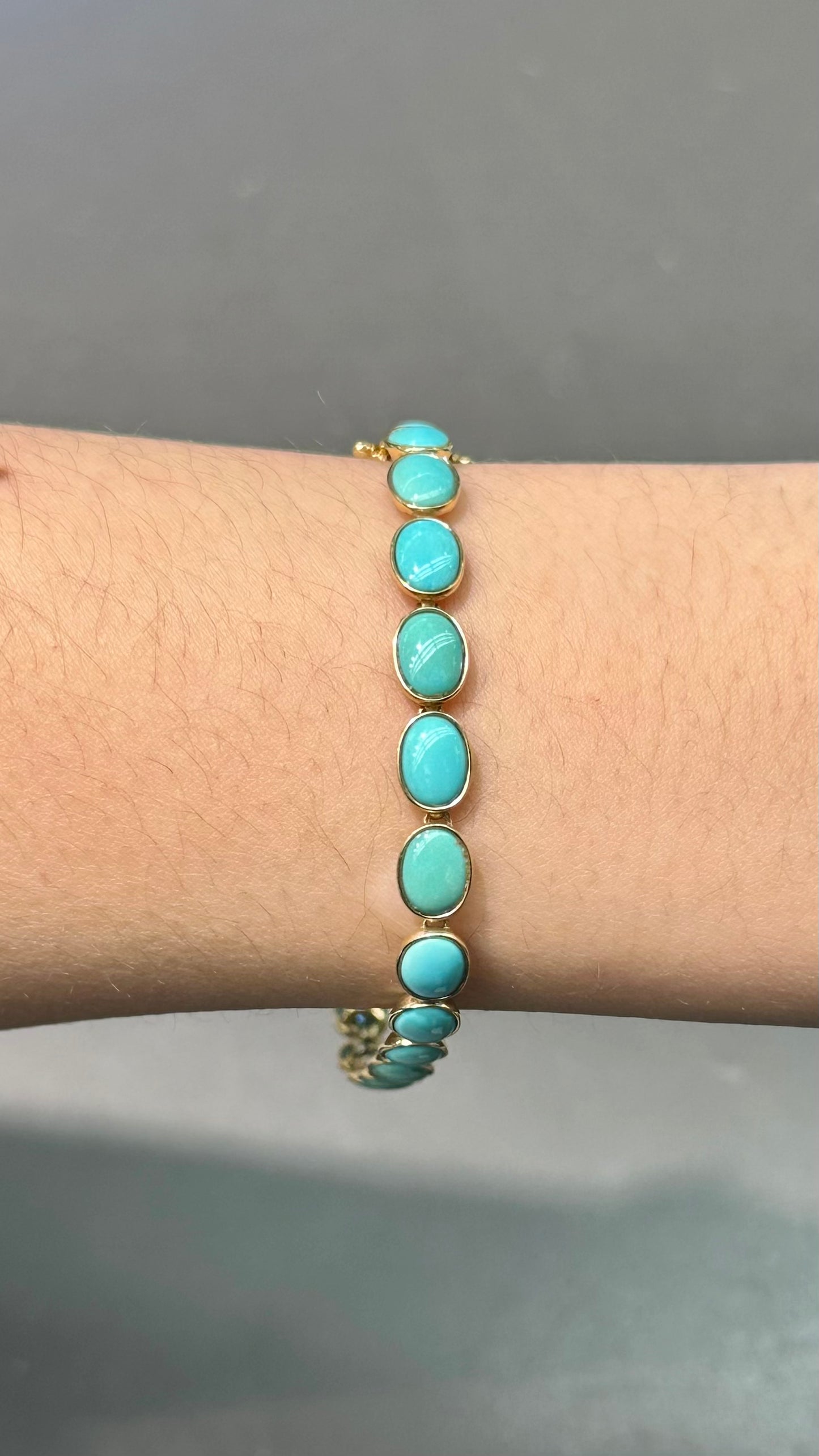 En réserve pour Karen Bracelet de tennis cabochon turquoise en or 14 carats