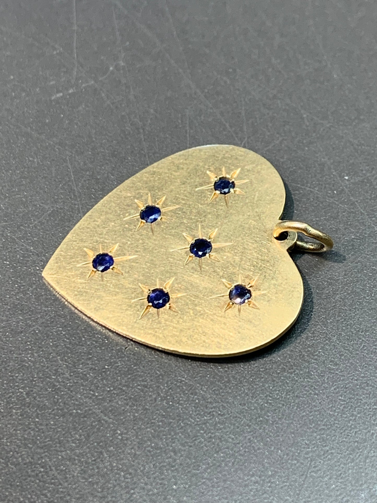 Charme pendentif coeur éclaté saphir en or 14 carats vintage