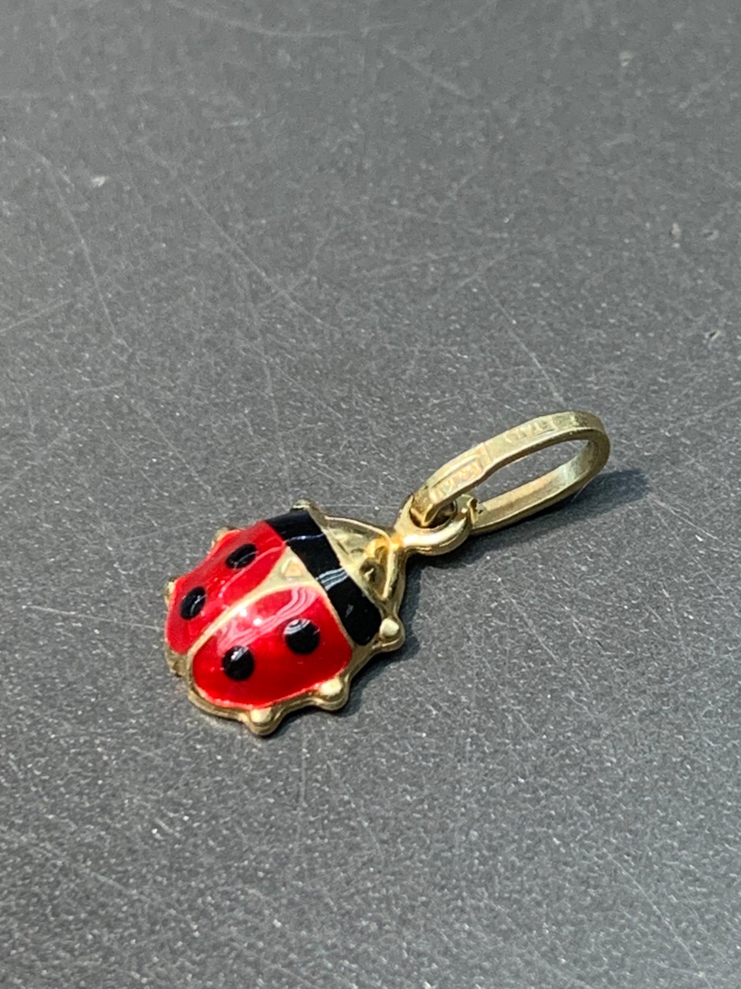 Charme Lady Bug vintage en émail doré 14 carats