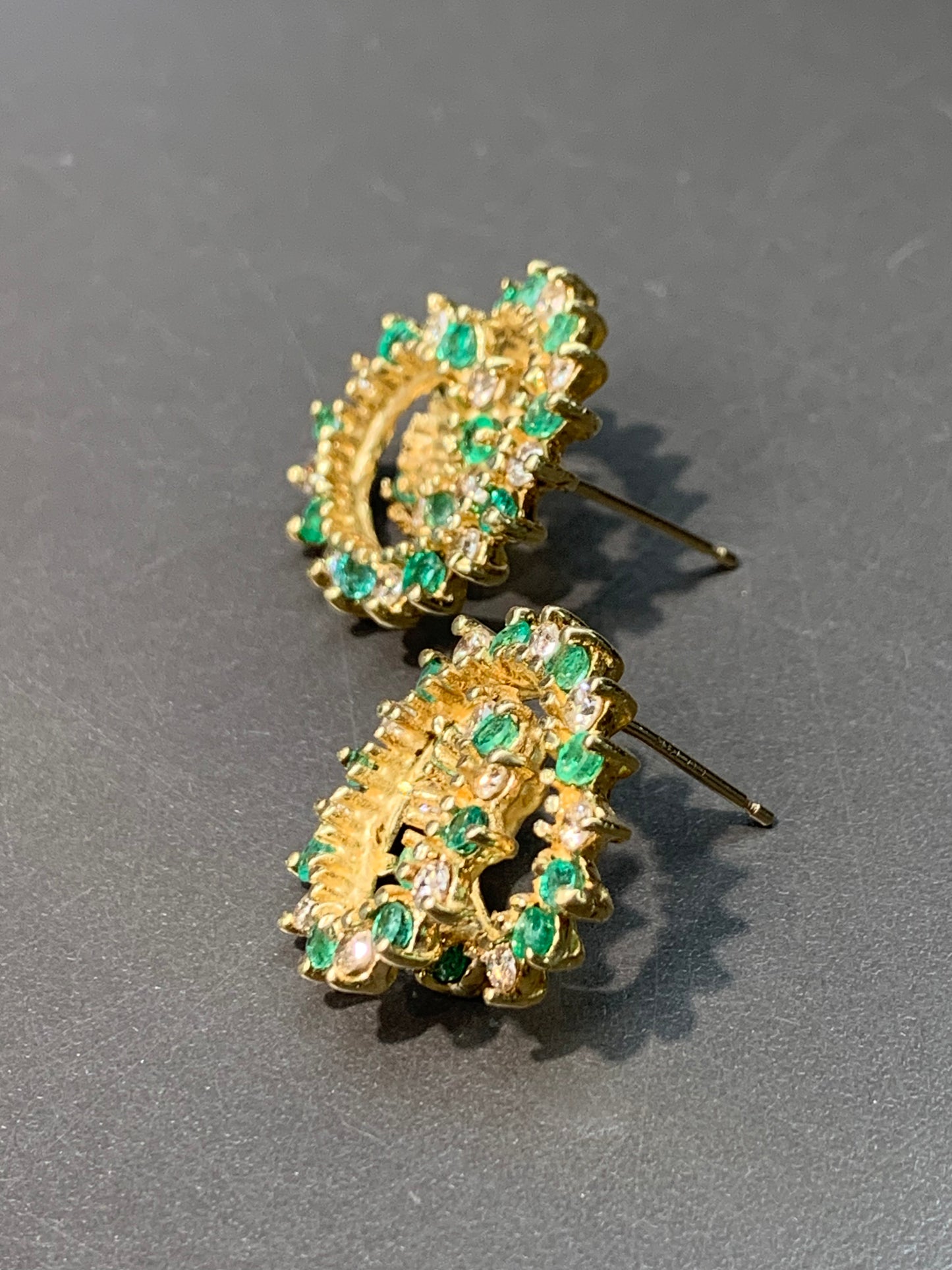 复古 14K 金绿宝石和钻石螺旋阶梯耳环
