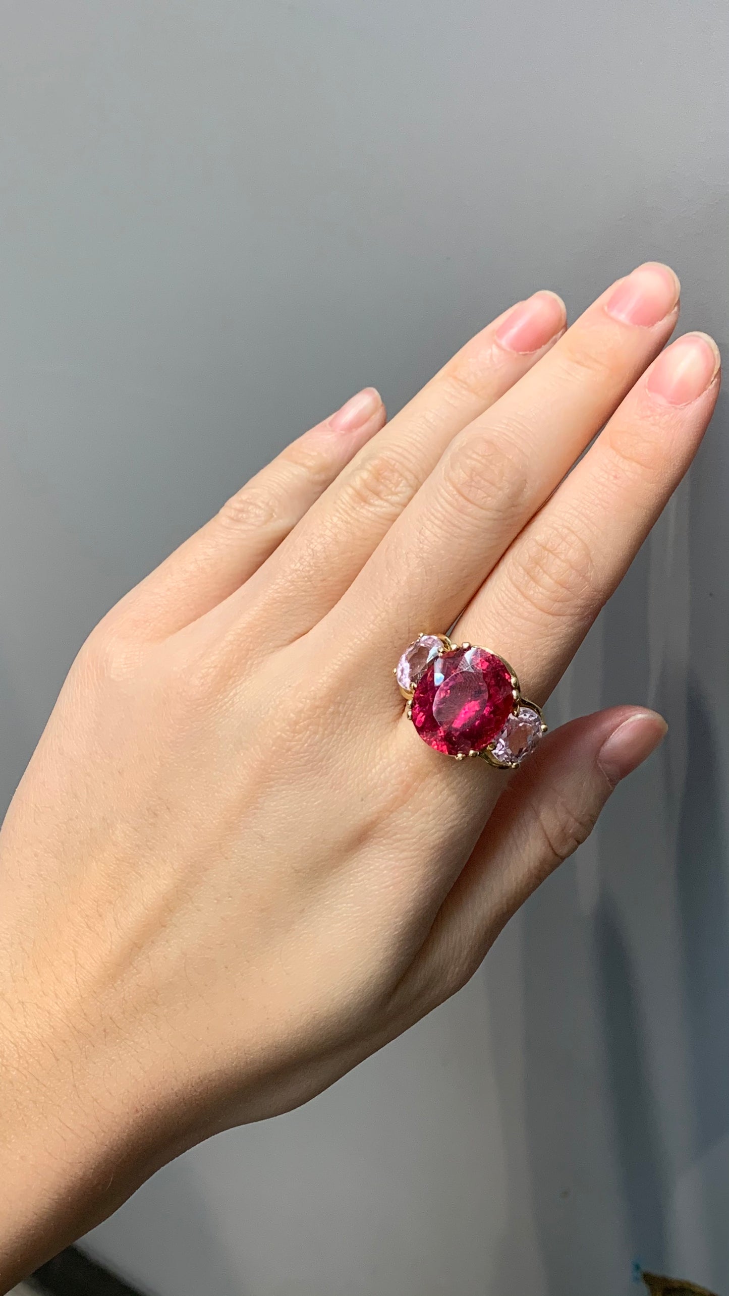 Bague à trois pierres en tourmaline rose et kunzite en or 14 carats