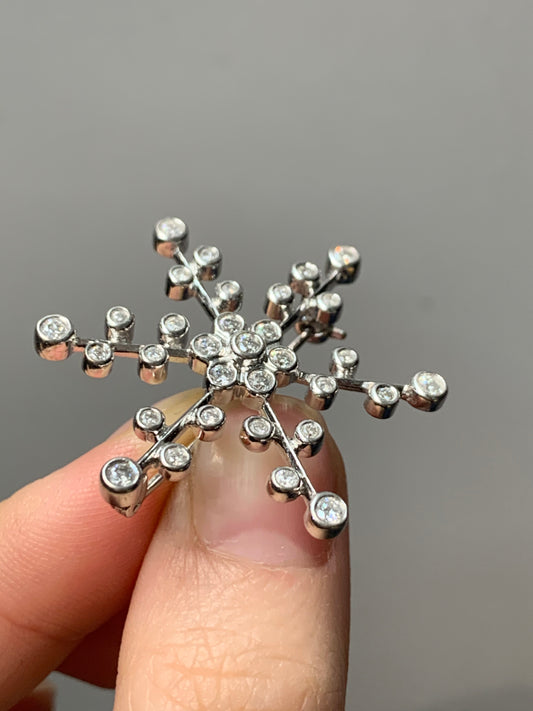 Broche flocon de neige en or 14 carats et diamants