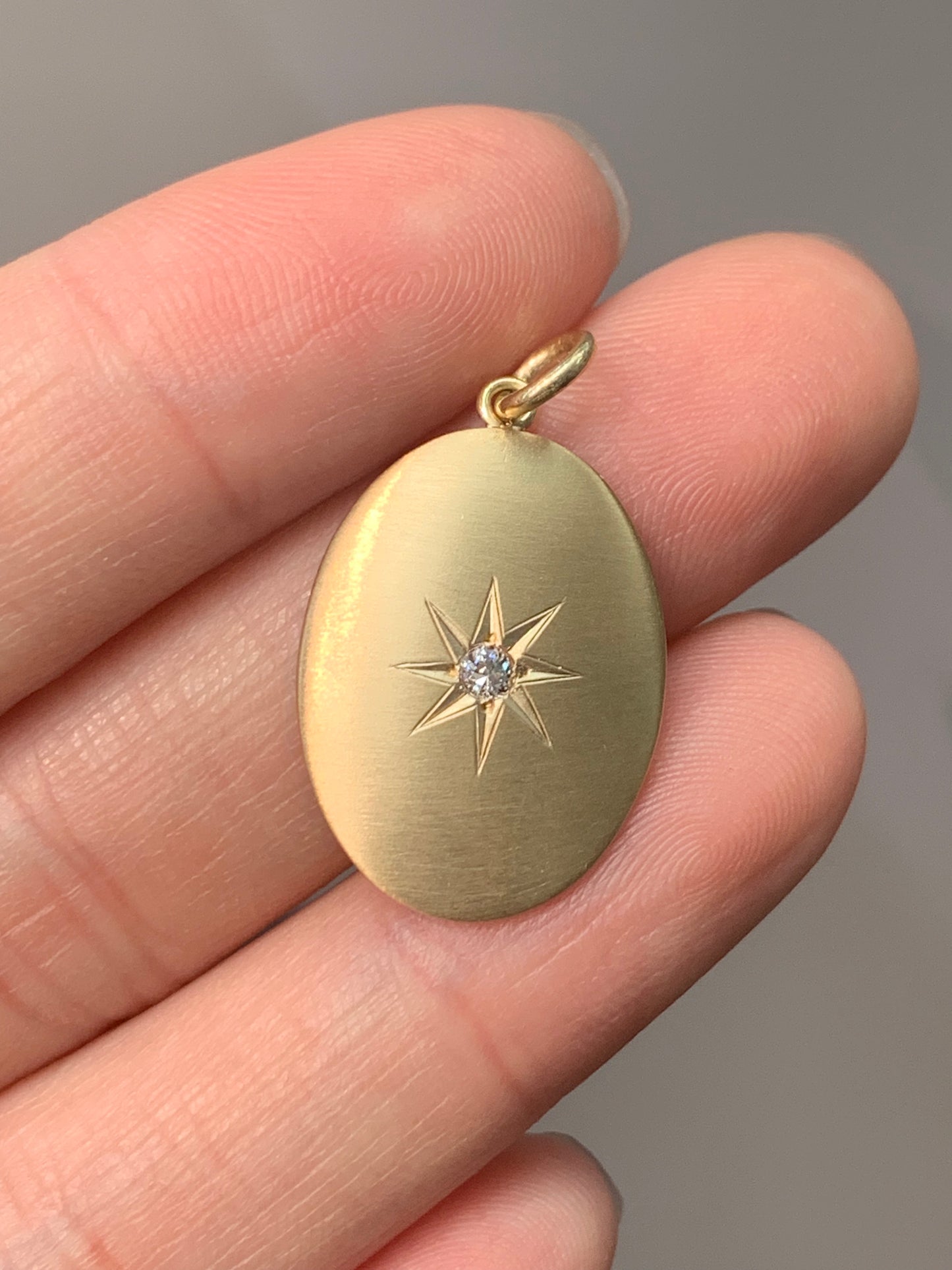 Vintage 14K Gold Star Burst Medallion Charm Pendant