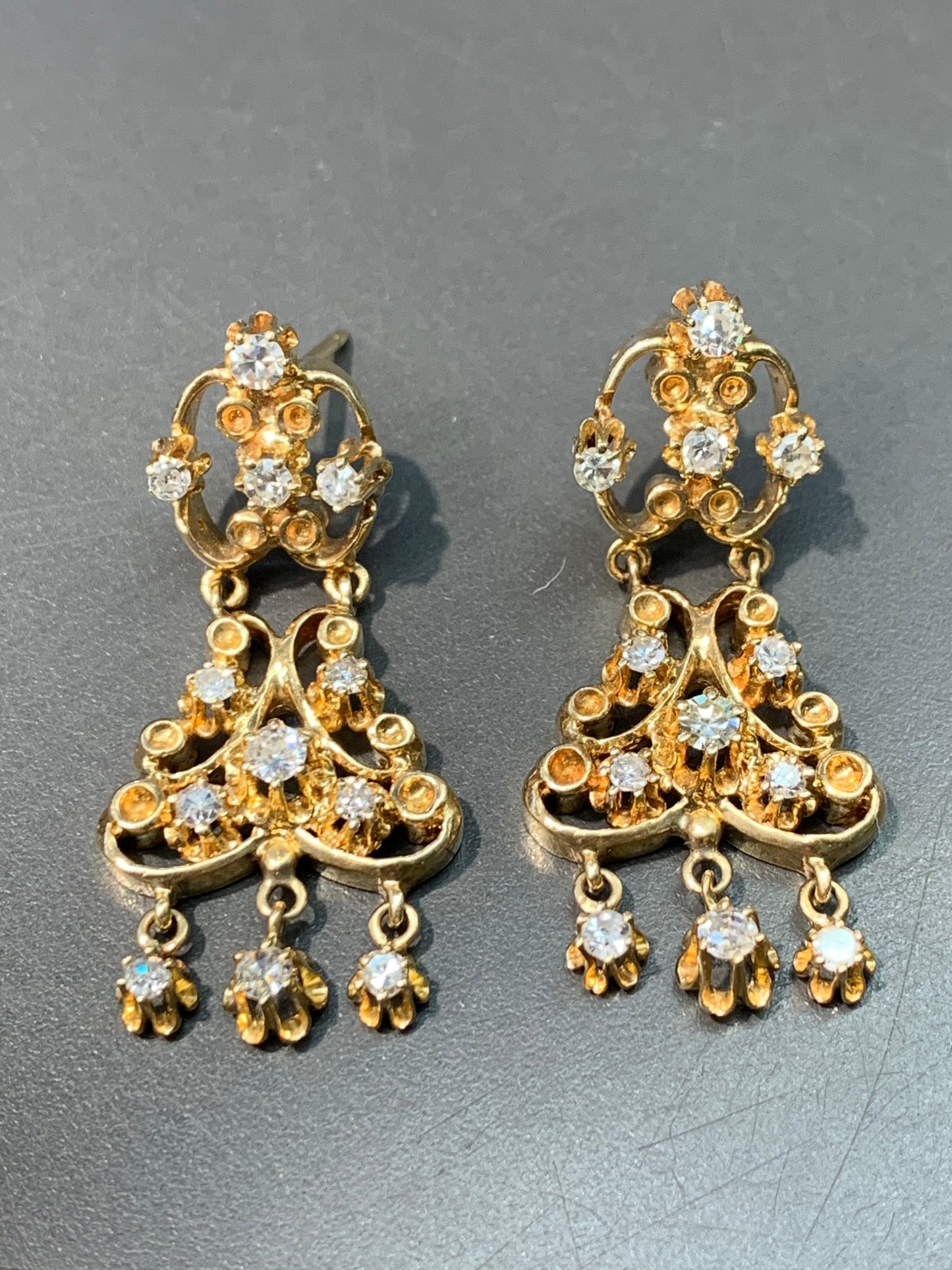 维多利亚风格 14K 金钻石流苏耳环
