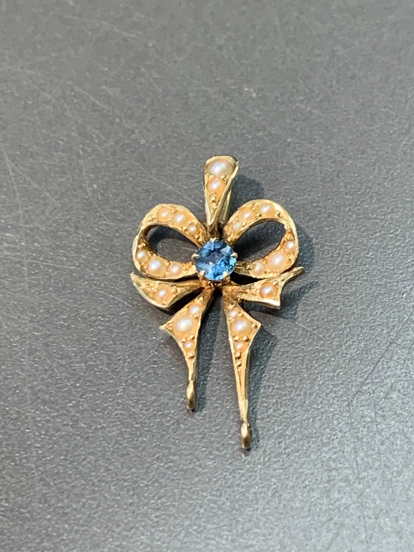 维多利亚 14K 金种子珍珠和蓝宝石丝带吊饰