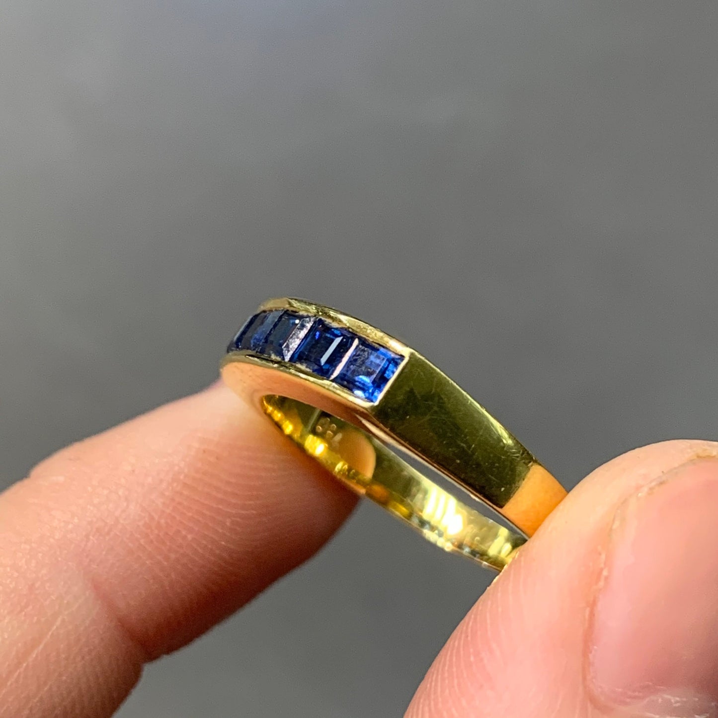 Vintage 18K Gold Natural Blue Calibre Cut Sapphire Stackable Ring