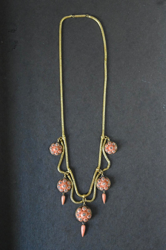 Collier feston victorien en or 15 carats avec corail naturel et diamants.