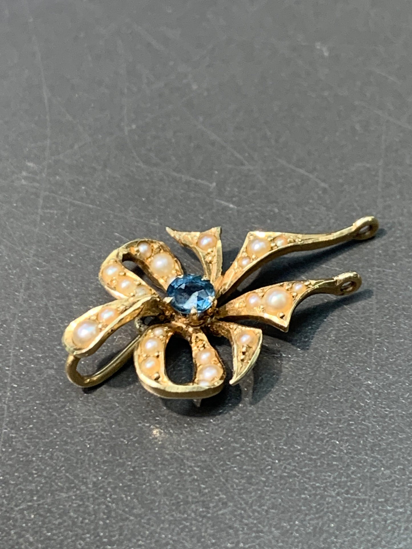维多利亚 14K 金种子珍珠和蓝宝石丝带吊饰