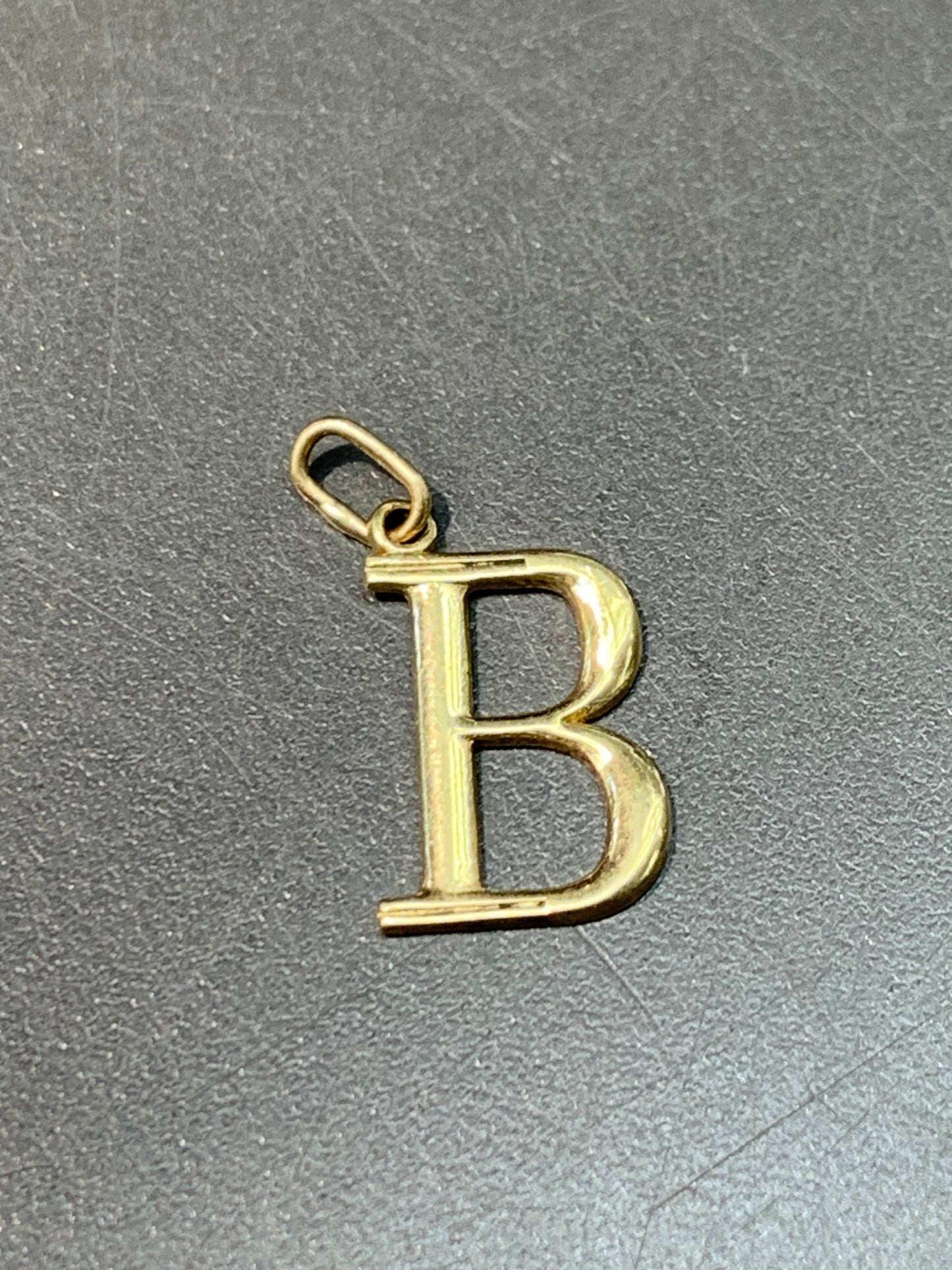 Breloque initiale « B » en or 14 carats