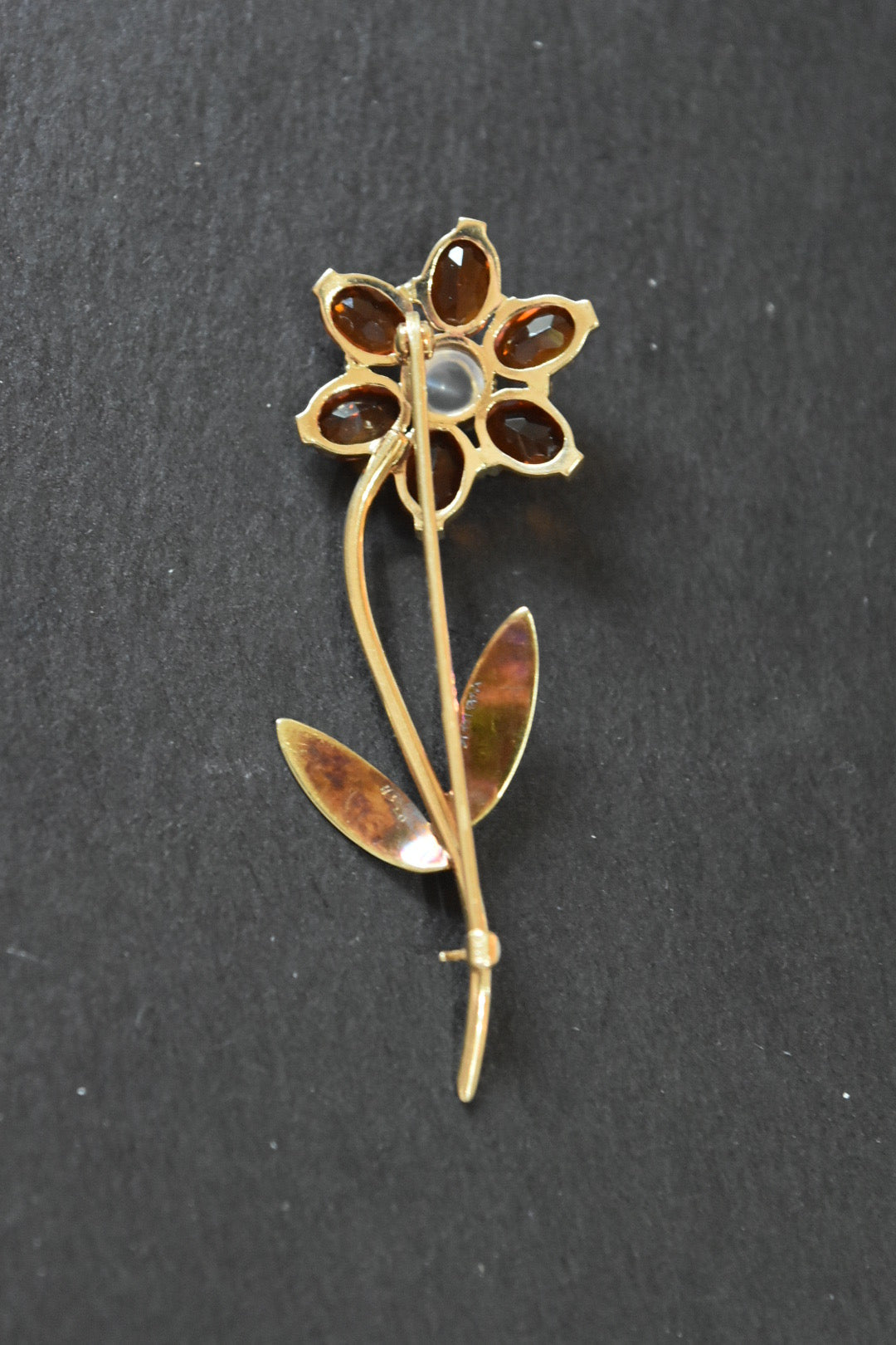 broche vintage en or 14 carats citrine et pierre de lune marguerite